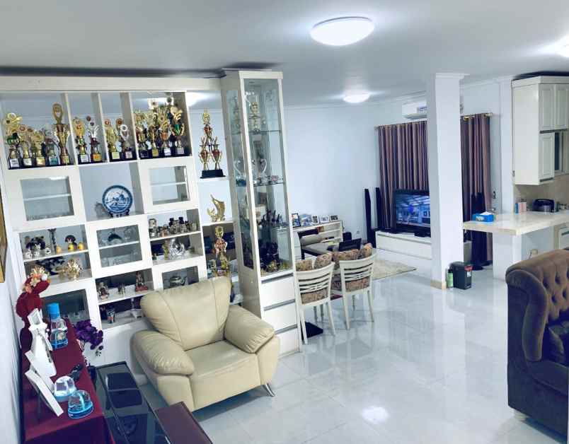 dijual rumah the royal residence