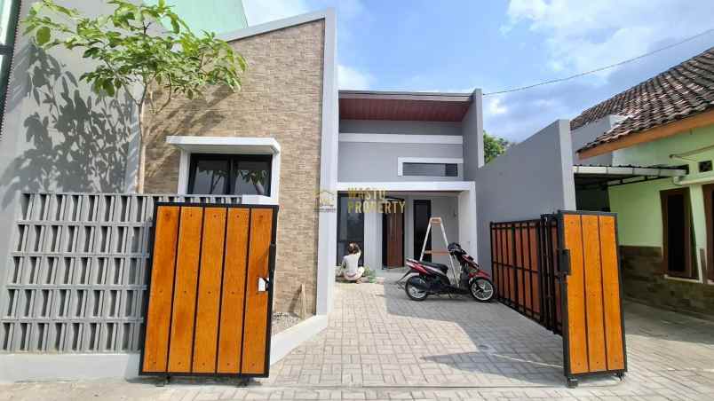 dijual rumah trihanggo