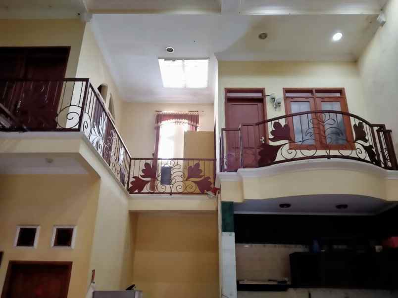 dijual rumah tropodo waru