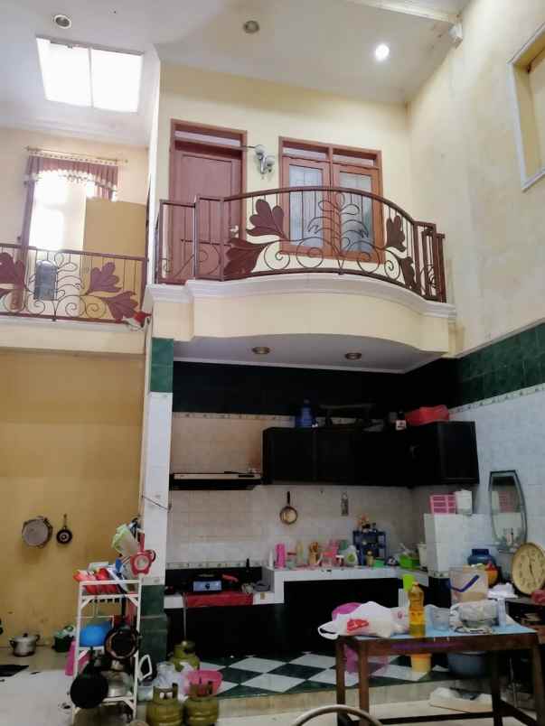 dijual rumah tropodo waru