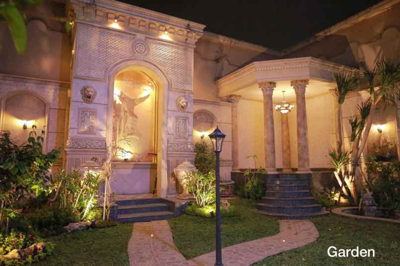 dijual rumah villa bukit regency