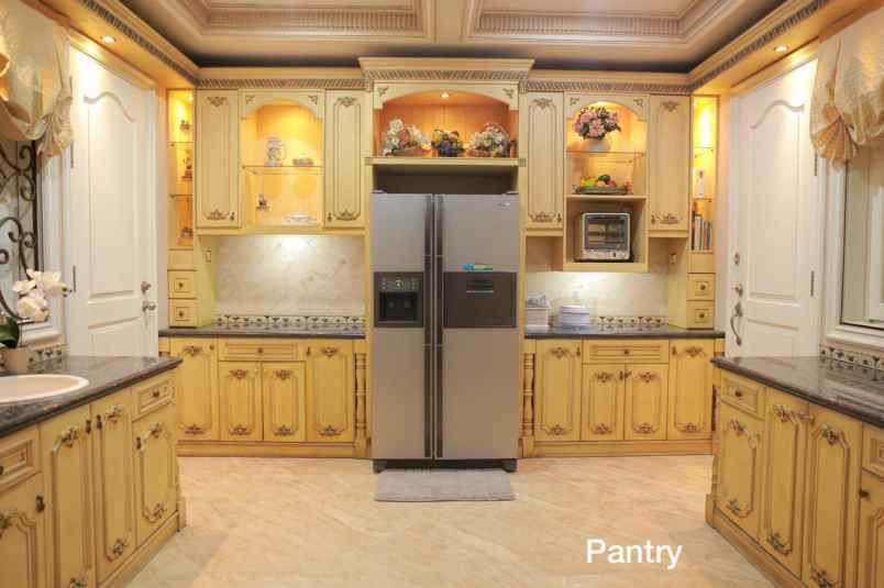 dijual rumah villa bukit regency