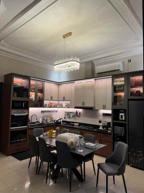 dijual rumah villa valensia pakuwon