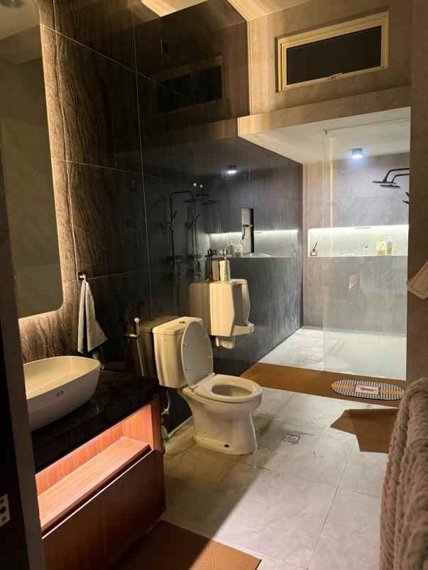 dijual rumah villa valensia pakuwon