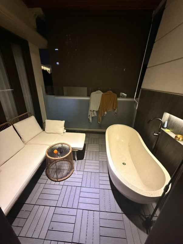 dijual rumah villa valensia pakuwon