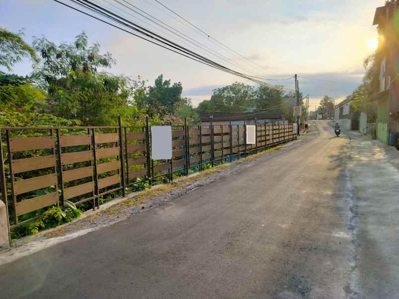 dijual tanah beserta cafe rumah di jalan kaliurang