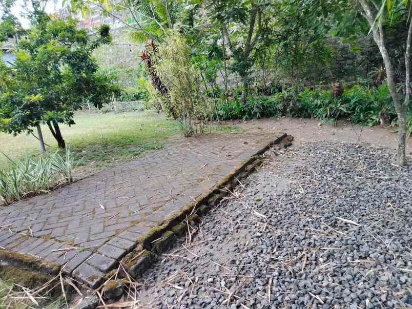 dijual tanah beserta cafe rumah di jalan kaliurang