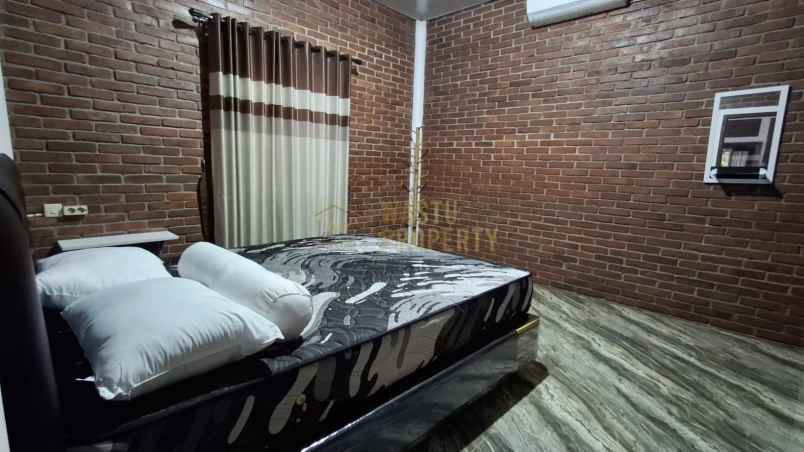 dijual villa harjobinangun