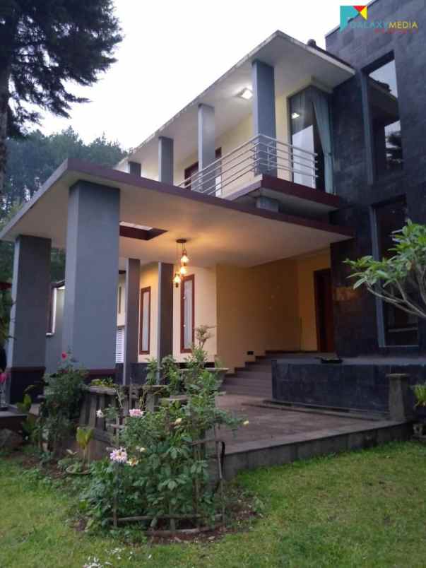dijual villa komplek villa trinity