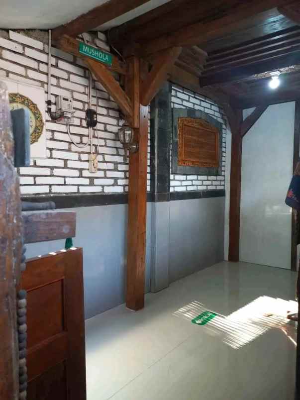 dijual villa moyudan