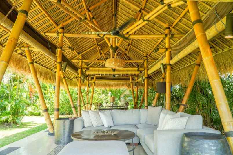 dijual villa raya munggu