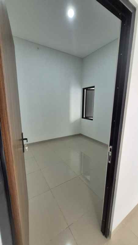 dijuwal rumah jl watukaji gedawang banyumanik semarang