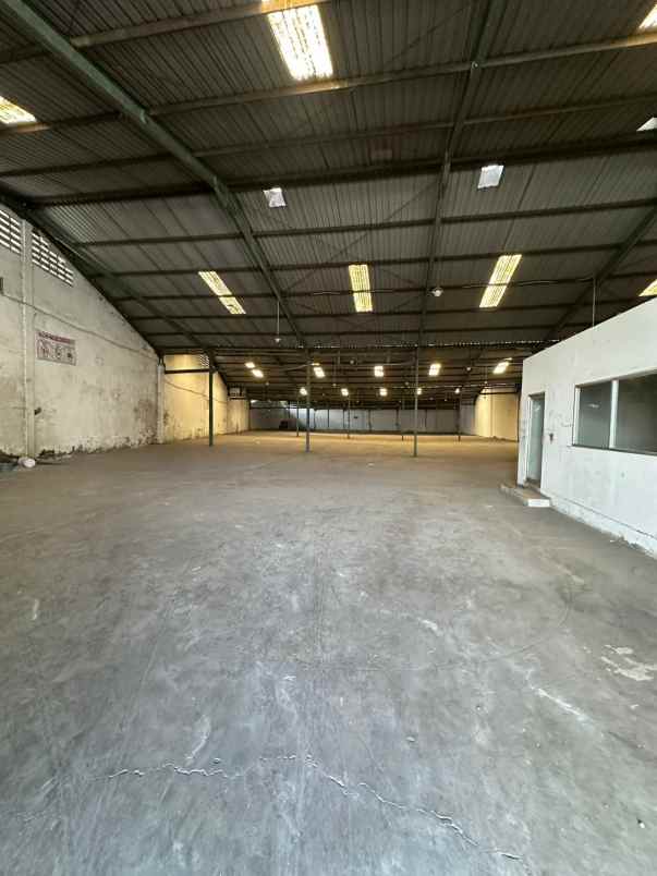 disewakan gudang lokasi suri mulia margomulyo surabaya