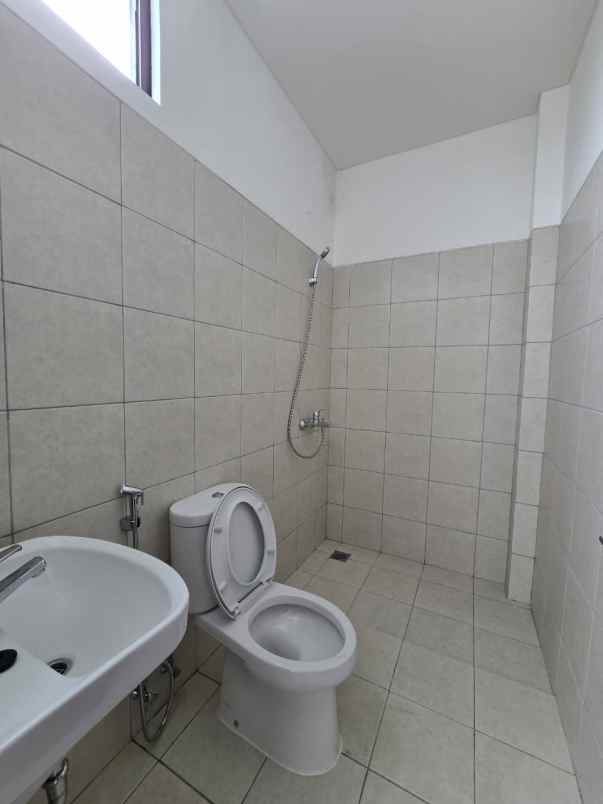 disewakan ruko gudang kantor ruko conifera metland menteng