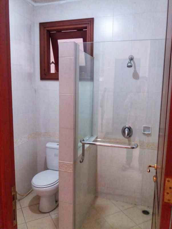 disewakan rumah graha famili wiyung