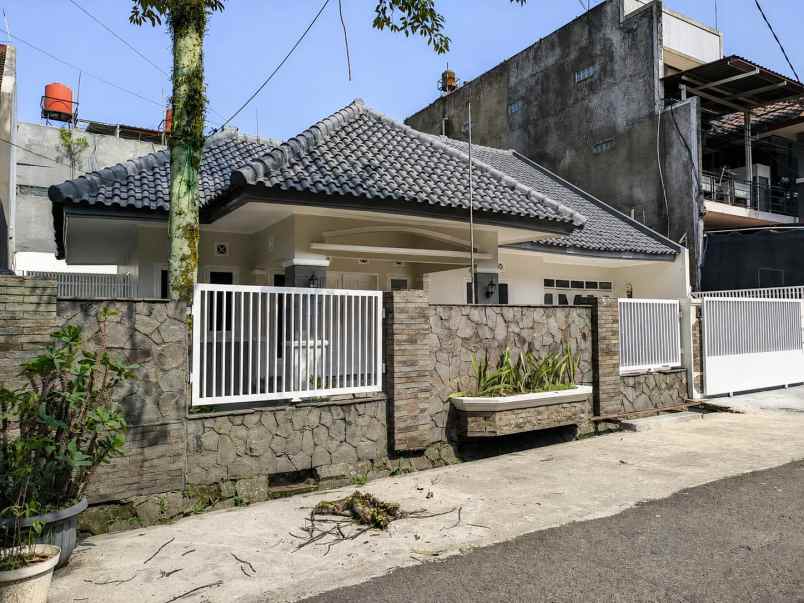 disewakan rumah jl asmarandana karawitan