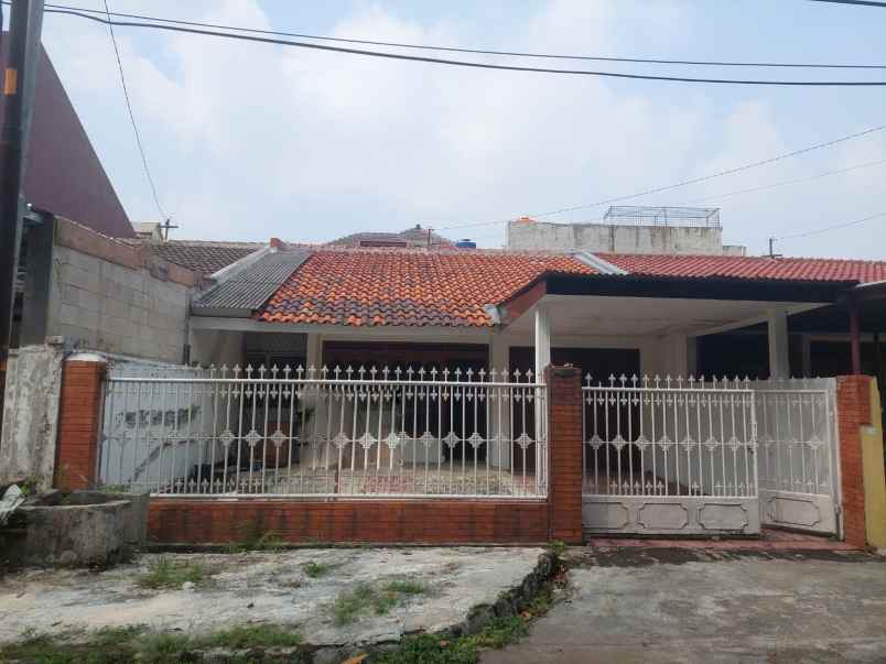 disewakan rumah kayu putih