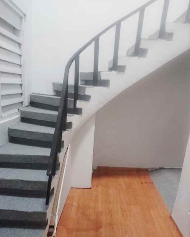 disewakan rumah komplek bina marga no 56