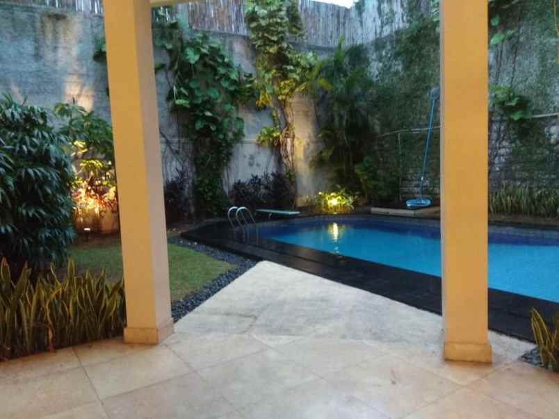 disewakan rumah luas 769m di perumahan pondok indah