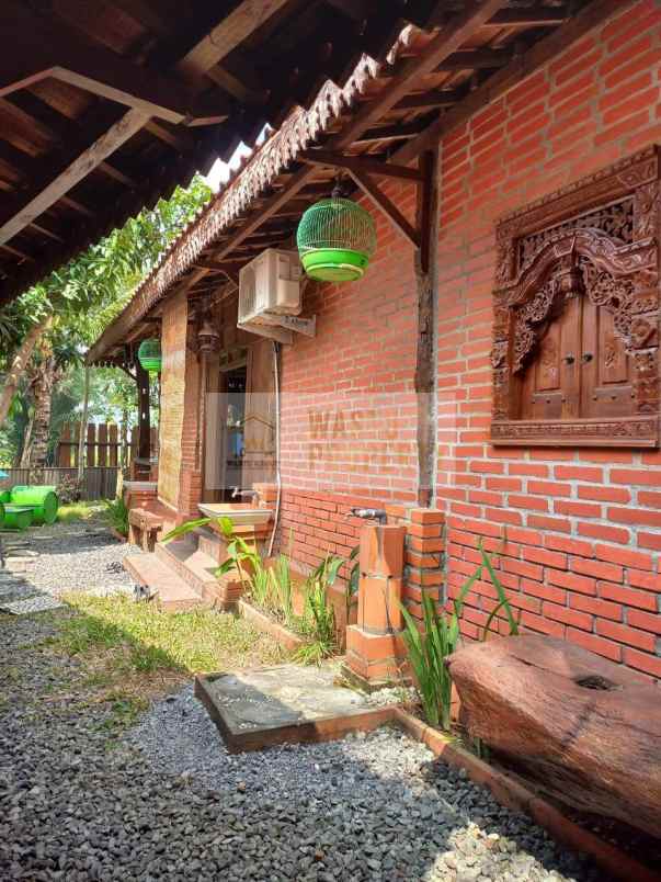 etnik joglo cantik strategis di moyudan sleman