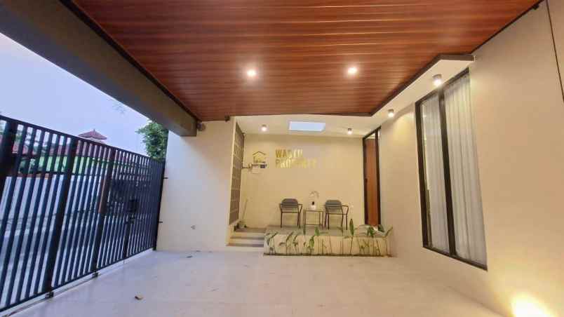 hunian eksklusif 2 lantai full furnish di maguwoharjo