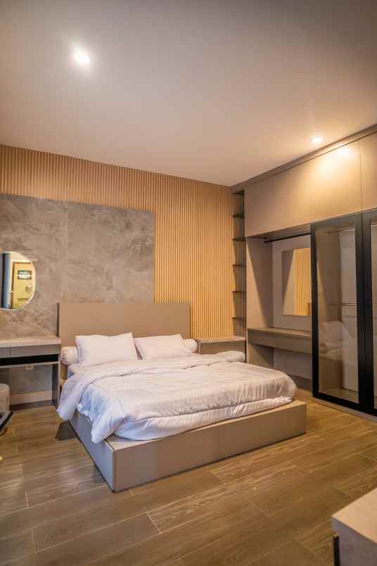 hunian tropis modern di selatan jakarta