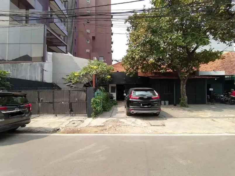 jual rumah cocok untuk usaha di cikini jakarta pusat