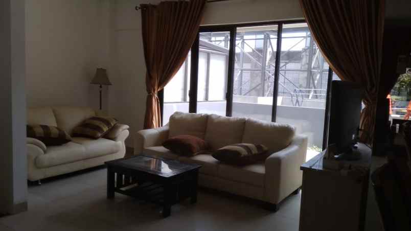 jual rumah di cosmo park residence