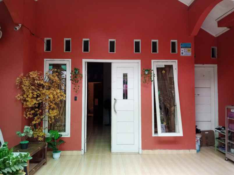 jual rumah second strategis beji depok