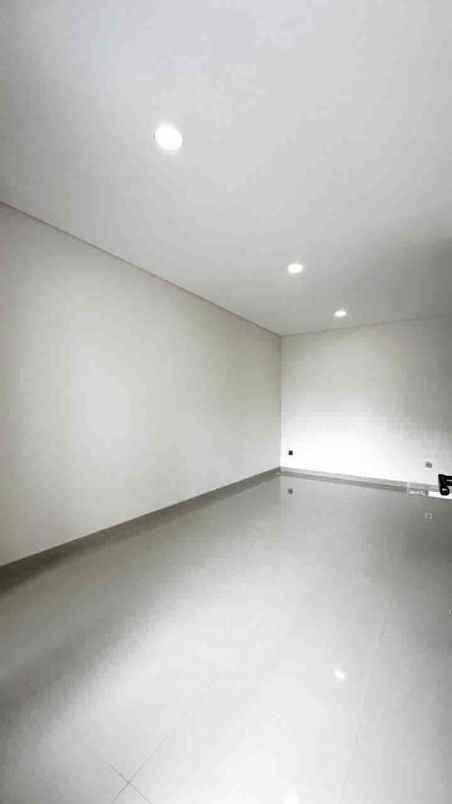 kayu manis bellevue rumah 2 lantai nempel bintaro