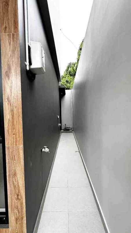 kayu manis bellevue rumah 2 lantai nempel bintaro