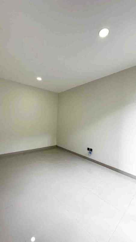 kayu manis bellevue rumah 2 lantai nempel bintaro