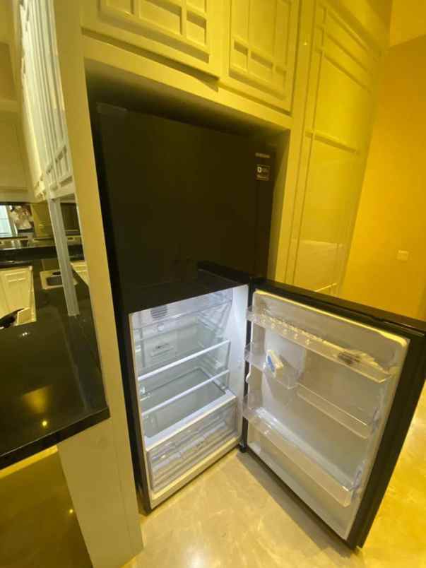 khusus sewa the peak apartment full furnished komplit