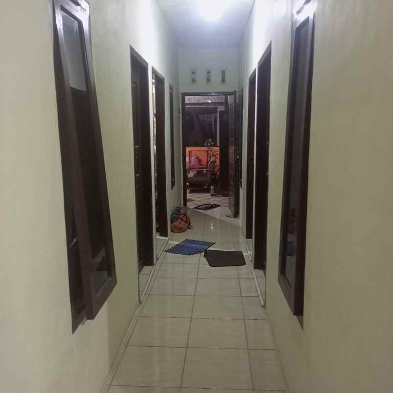 kost putri jl kusumanegara belakang pom bensin semaki