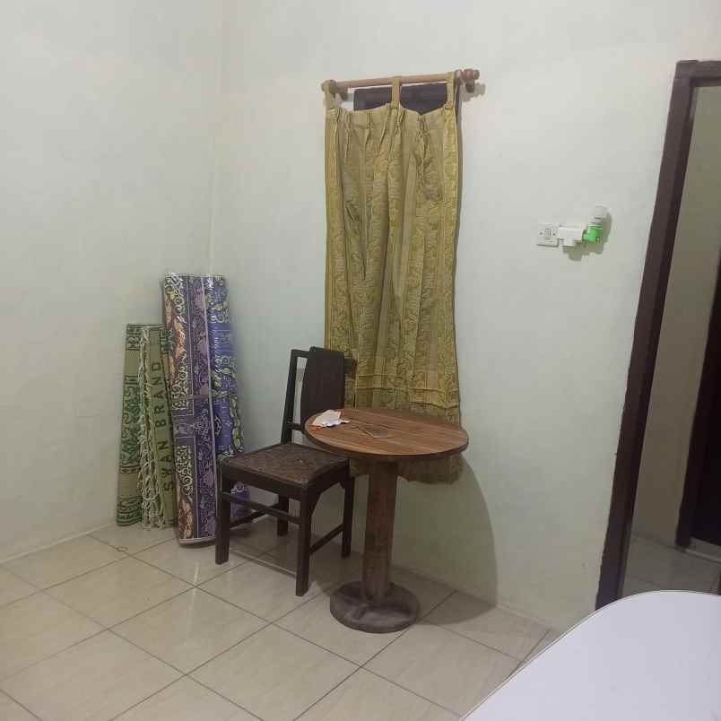 kost putri jl kusumanegara belakang pom bensin semaki