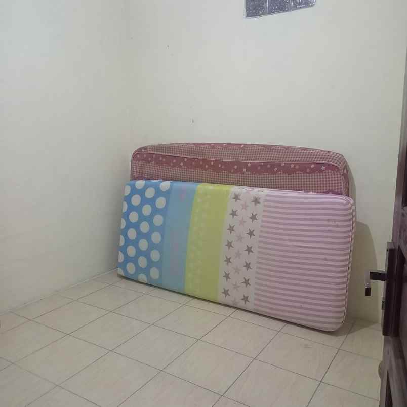 kost putri jl kusumanegara belakang pom bensin semaki