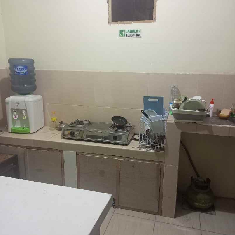 kost putri jl kusumanegara belakang pom bensin semaki