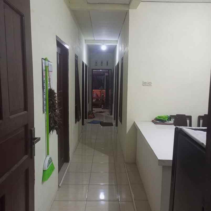 kost putri jl kusumanegara belakang pom bensin semaki