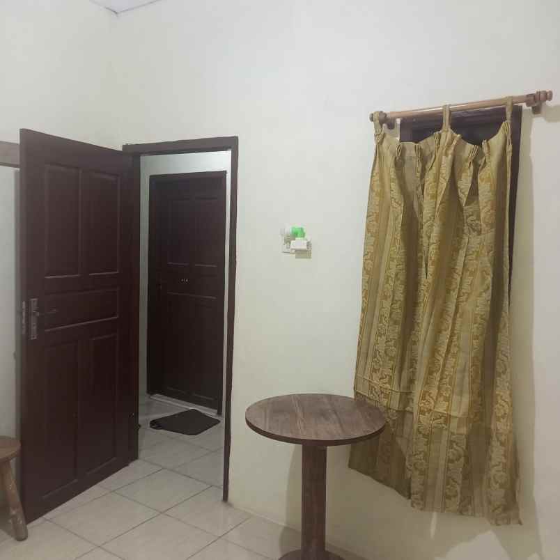 kost putri jl kusumanegara belakang pom bensin semaki