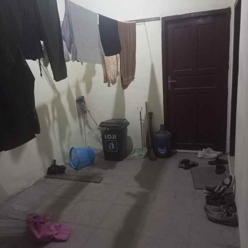 kost putri jl kusumanegara belakang pom bensin semaki