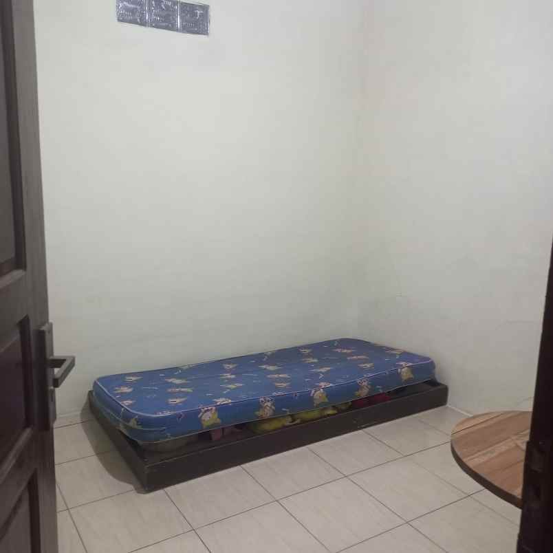 kost putri jl kusumanegara belakang pom bensin semaki