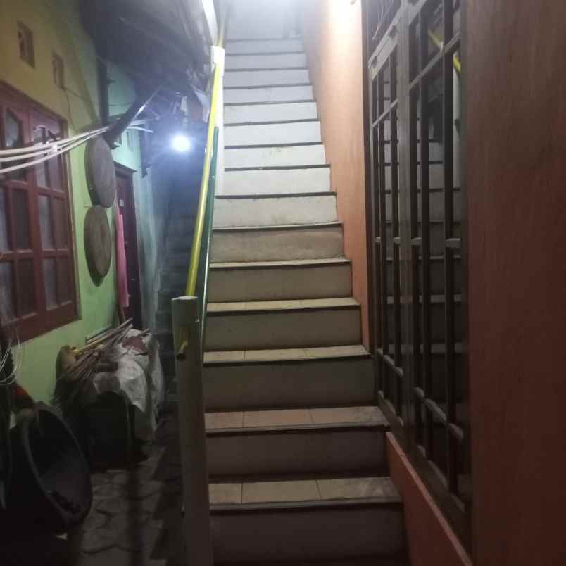 kost putri jl kusumanegara belakang pom bensin semaki