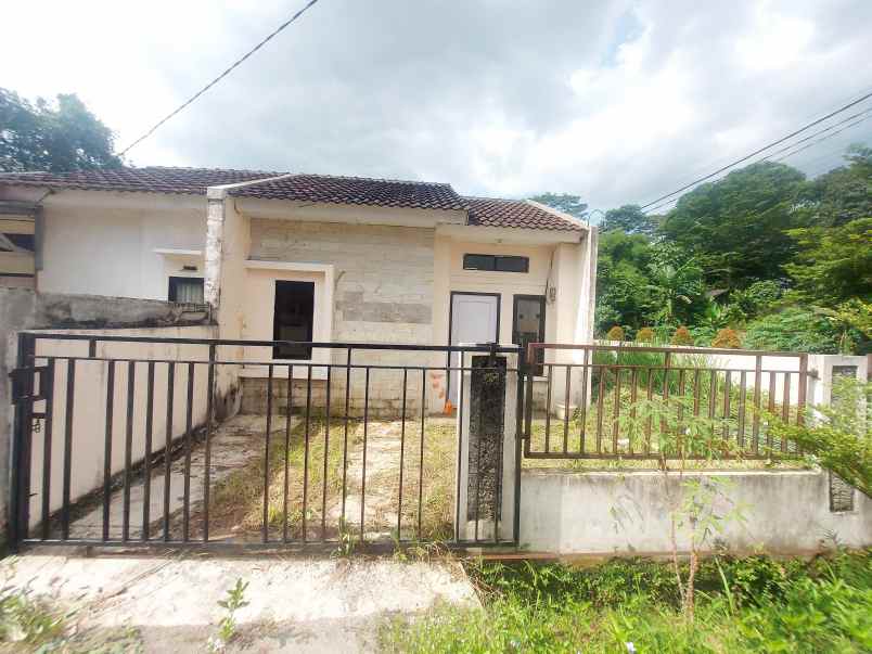 over kredit 35juta rumah hook luas 100m di citayam