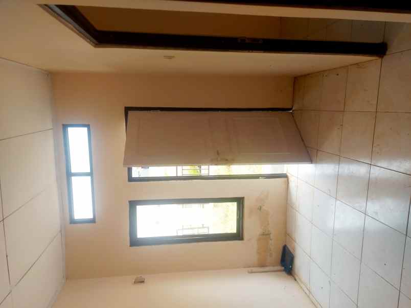 over kredit 35juta rumah hook luas 100m di citayam