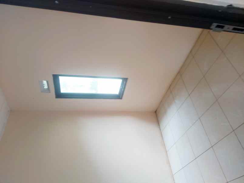 over kredit 35juta rumah hook luas 100m di citayam