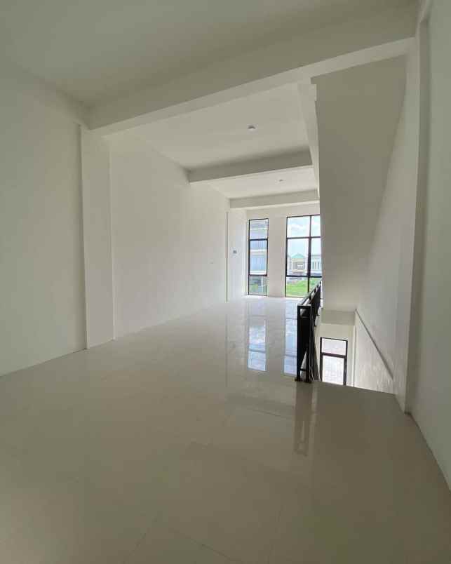 ruko eastern park 3 lantai hadap selatan luas 54 m2