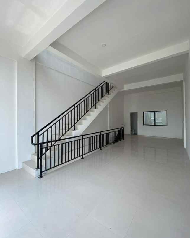 ruko eastern park 3 lantai hadap selatan luas 54 m2