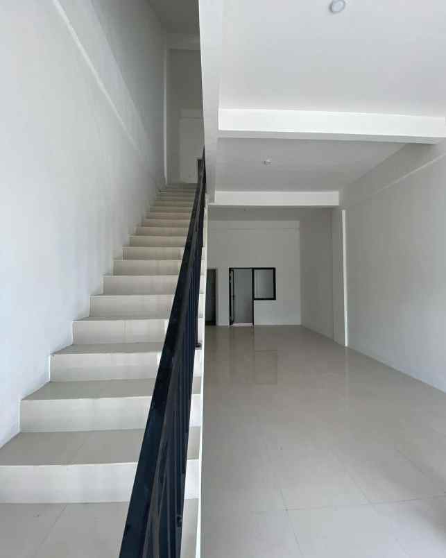 ruko eastern park 3 lantai hadap selatan luas 54 m2