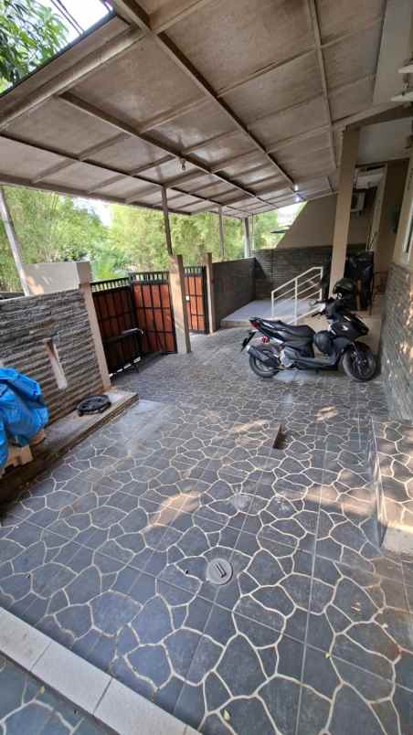 rumah 1 5lt hdp timur semi furnished cluster di cinere