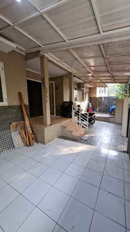 rumah 1 5lt hdp timur semi furnished cluster di cinere